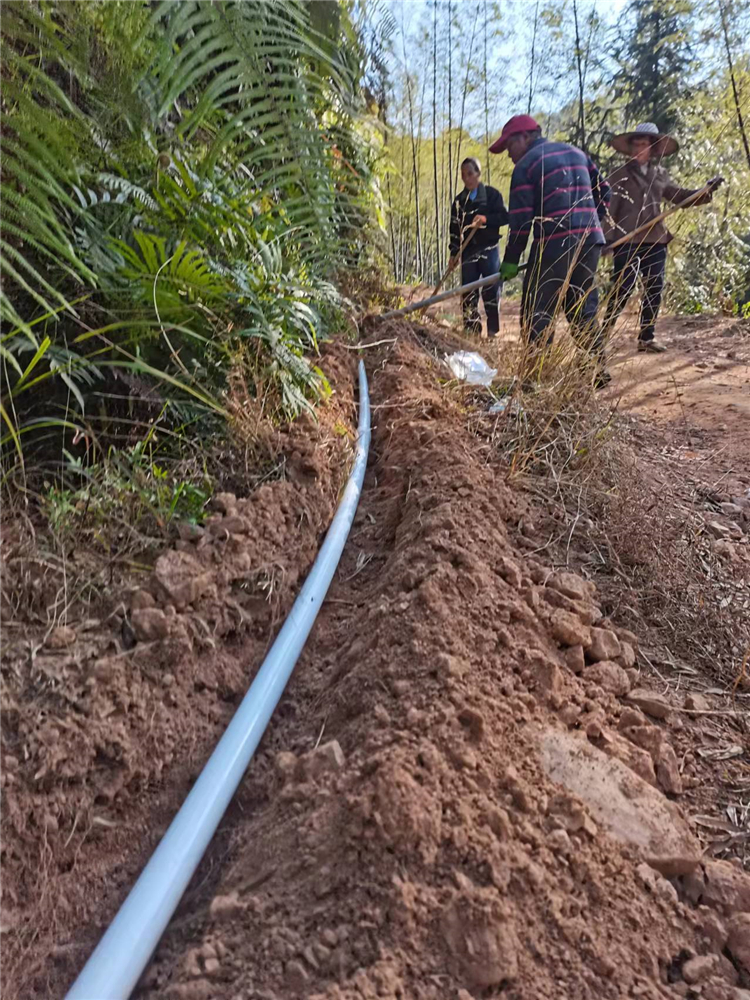 威斯尼斯人60555捐赠价值2万多元的PVC管材、管件
